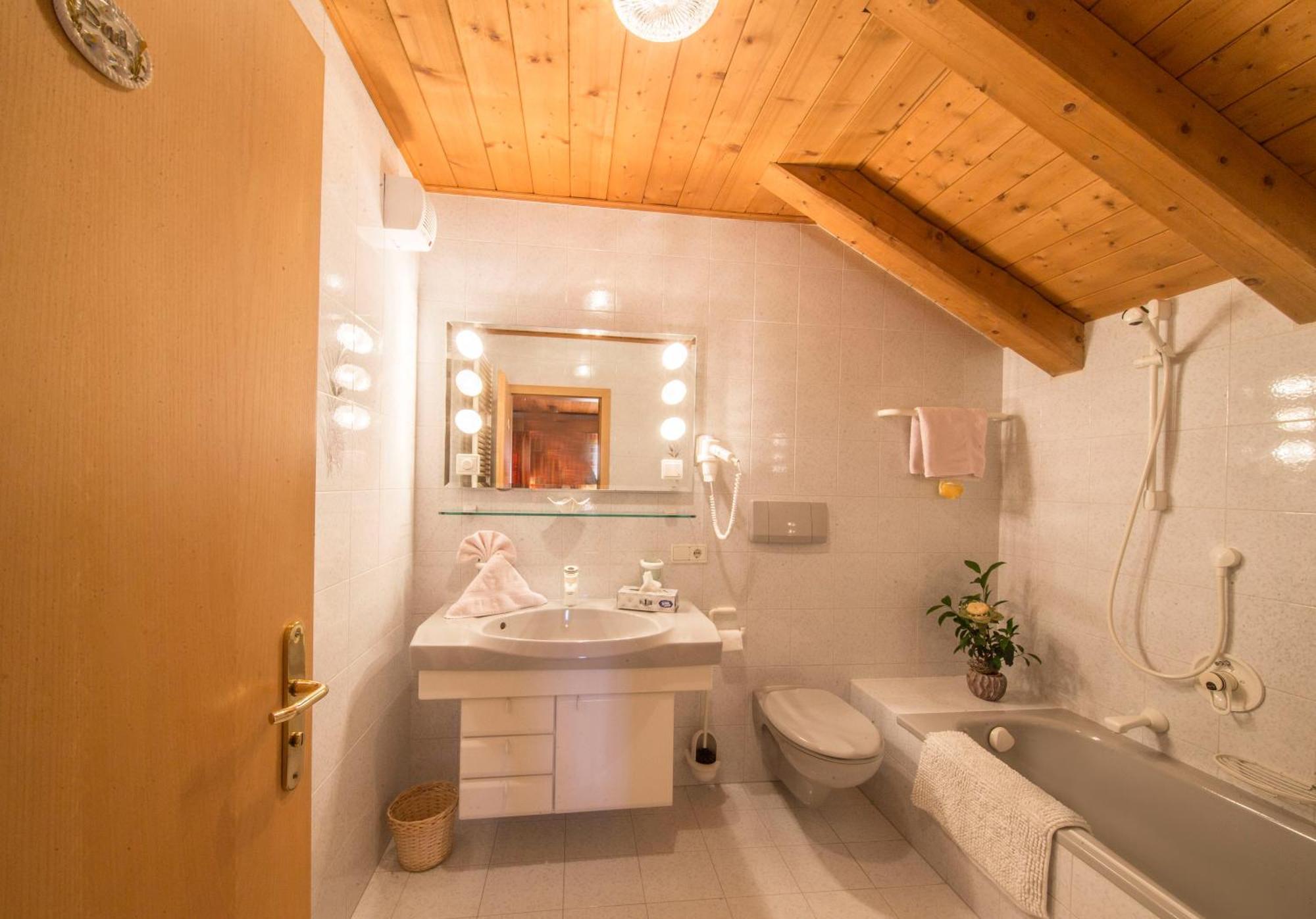 Appartamenti Loretta La Villa  Luaran gambar