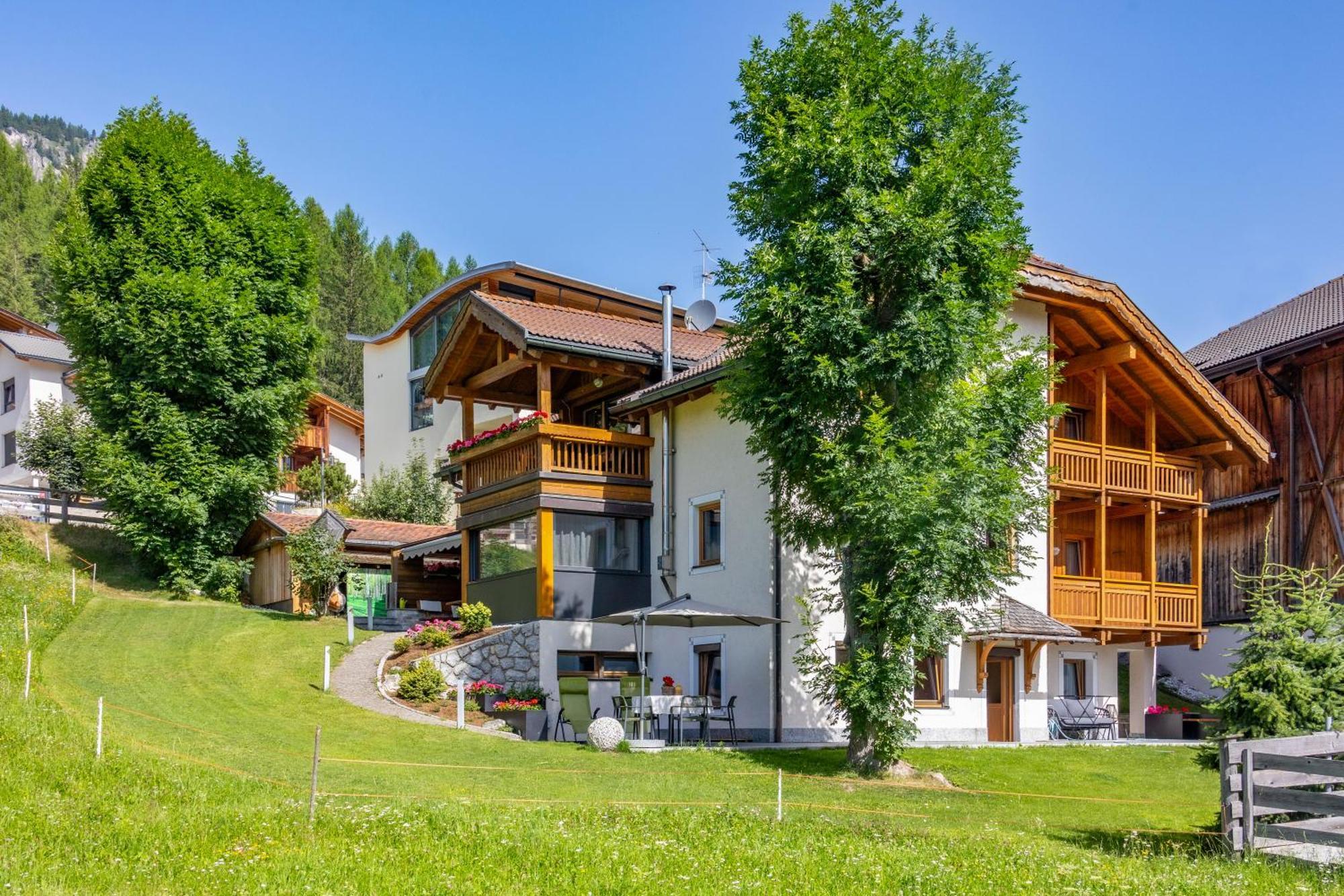 Appartamenti Loretta La Villa  Luaran gambar